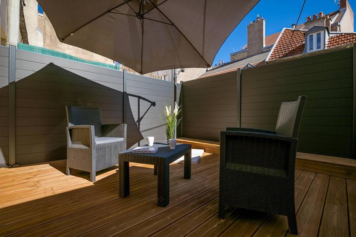 Terrasse Godrans en plein cœur de ville Dijon Extérieur photo